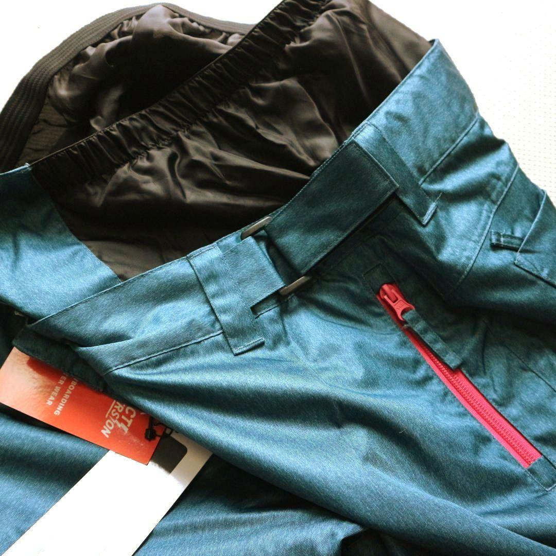 新品 レディースL パスケース付 多収納 スノーボードウェア上下セット スキー