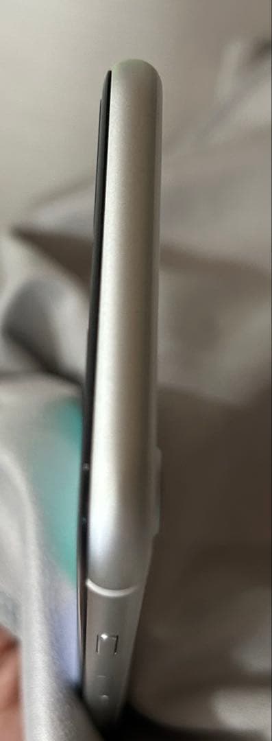 Apple iPhone SE (第2世代) ホワイト 本体