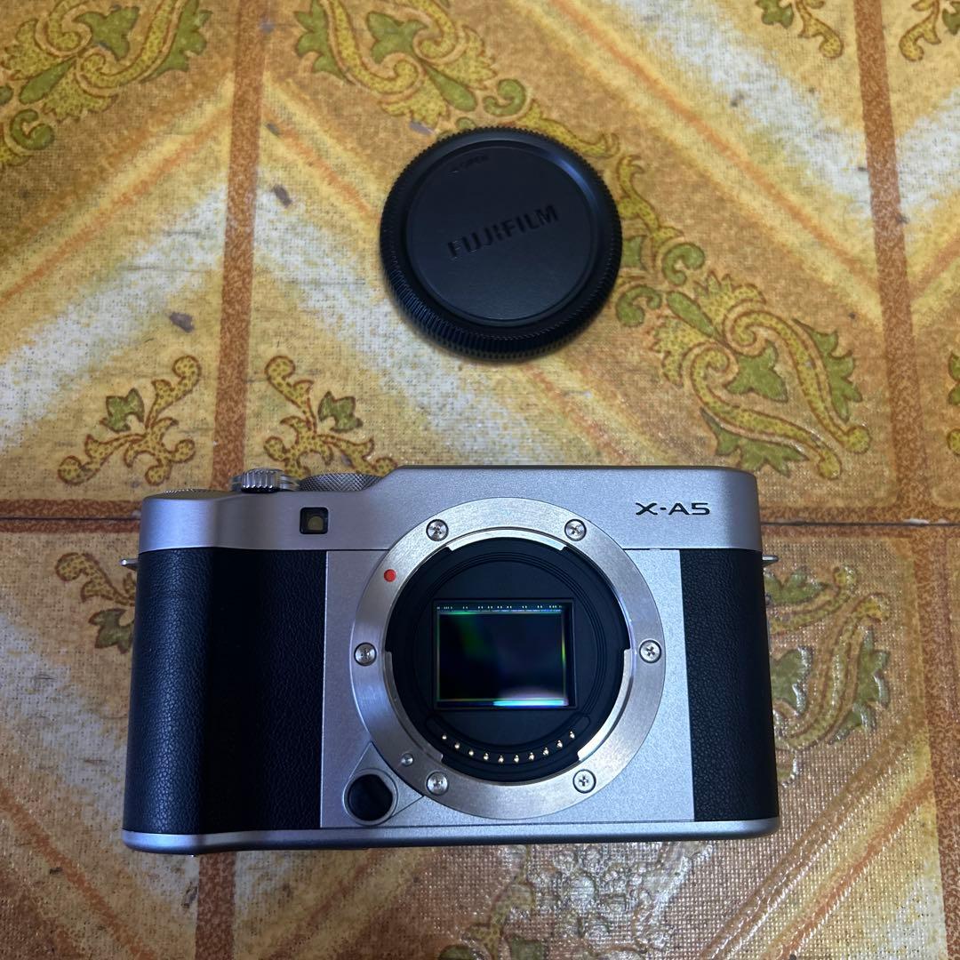 Fujifilm X-A5 ミラーレスカメラ 本体