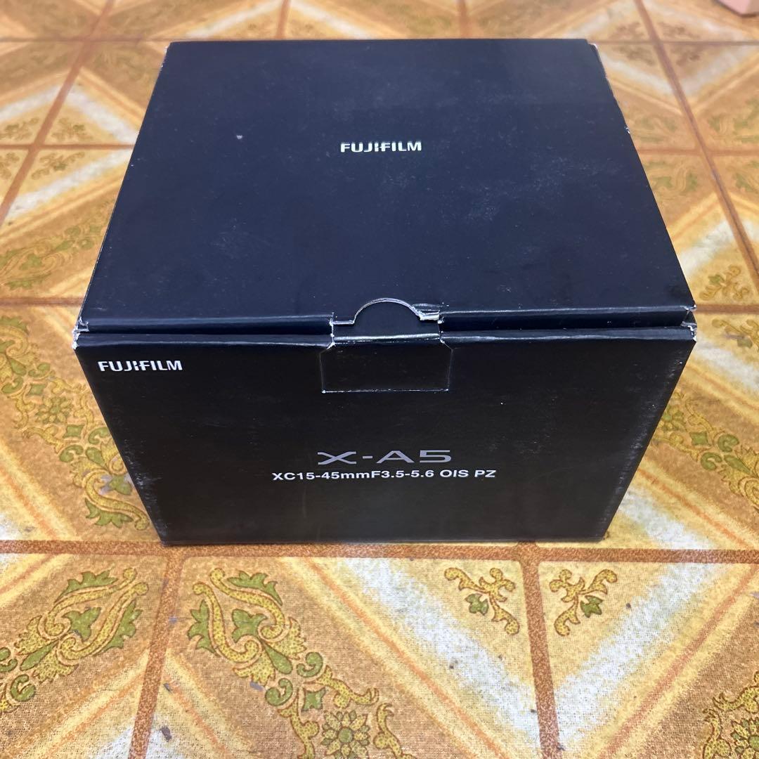 Fujifilm X-A5 ミラーレスカメラ 本体