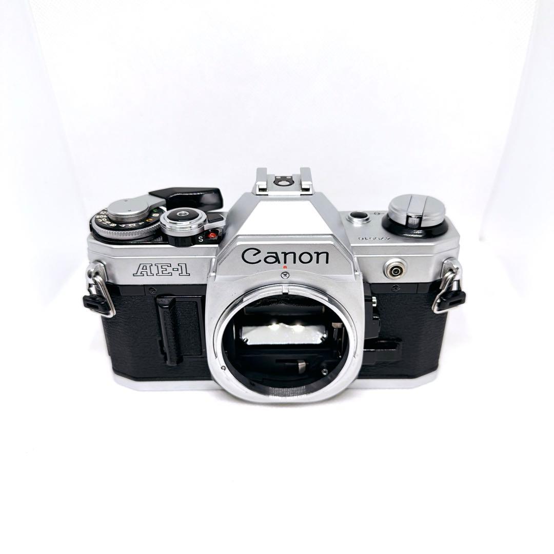 【極上品】 CANON AE-1 シルバー フィルムカメラ　ストラップ付 完動品