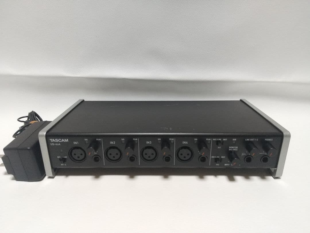 TASCAM US-4x4 オーディオインターフェイス