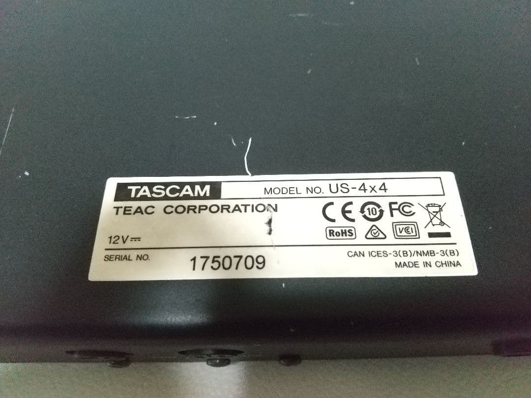 TASCAM US-4x4 オーディオインターフェイス