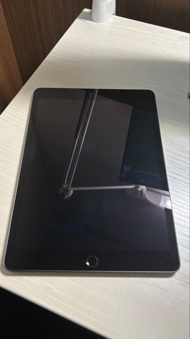Apple iPad アイパッド　第9世代　64GB 充電器付き