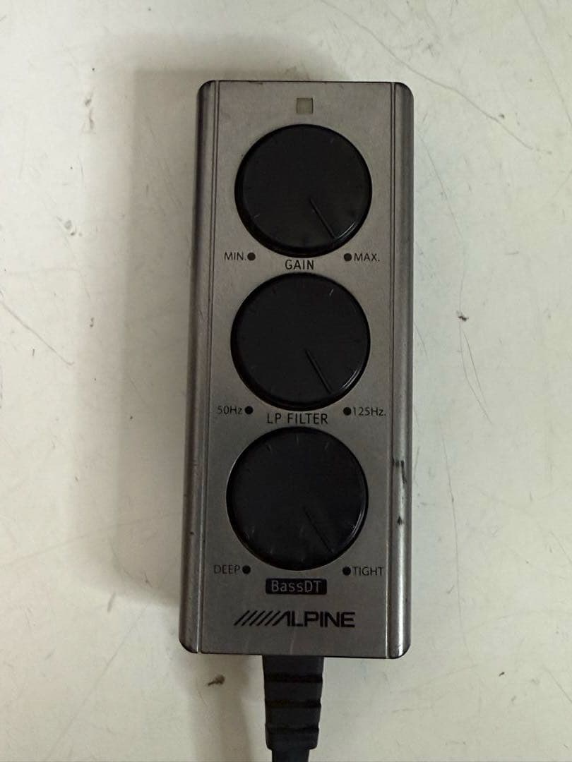 Alpine アルパイン SWE-1500 パワード サブウーファー アンプ