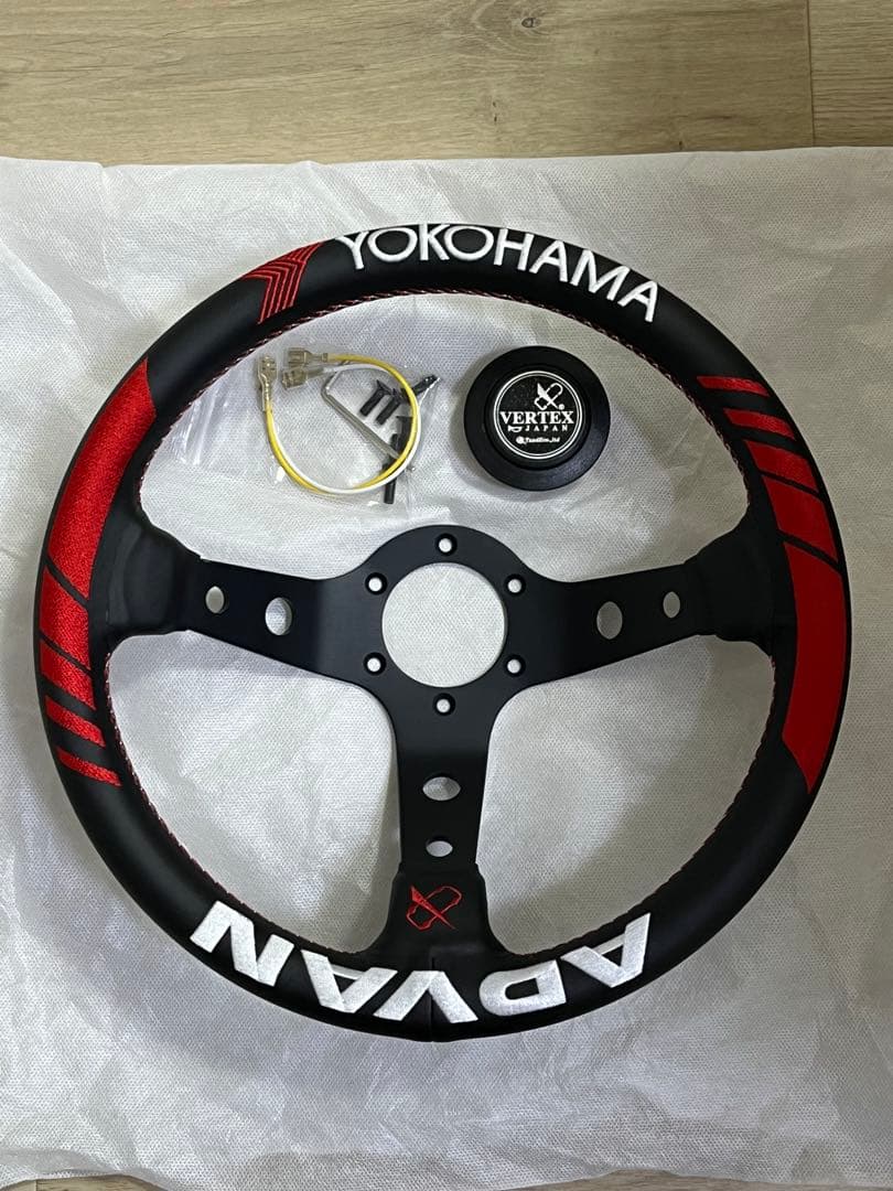 未使用【YOKOHAMA ADVAN VERTEX】ステアリング　レザー