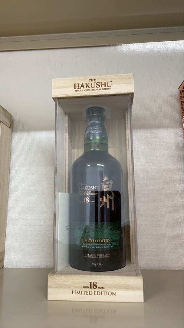 白州18年の限定版ウイスキー(Limited Edition)、木製ボックス付き