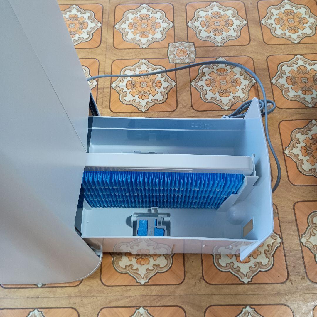 シャープ　SHARP 加湿空気清浄機　プラズマクラスター KI-HS40-W