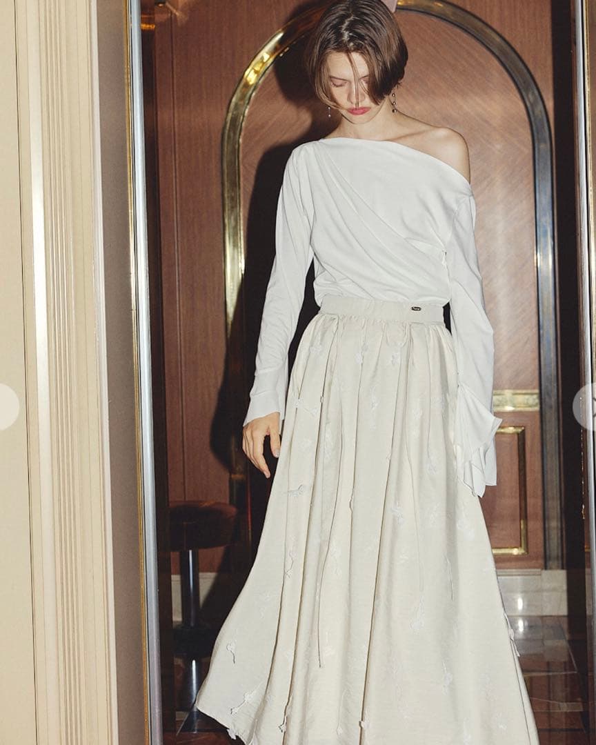 【タグ付き未使用】Aimeine　ドレープネックカフススリーブトップス　エメイン