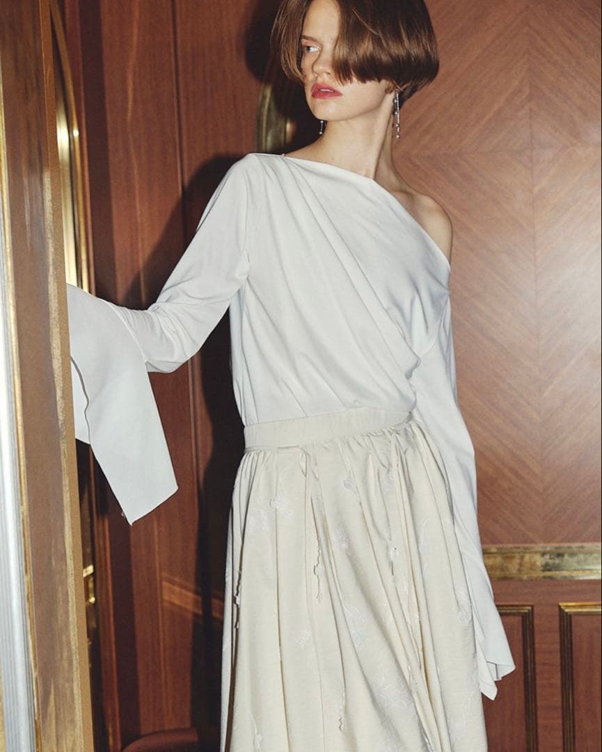 【タグ付き未使用】Aimeine　ドレープネックカフススリーブトップス　エメイン