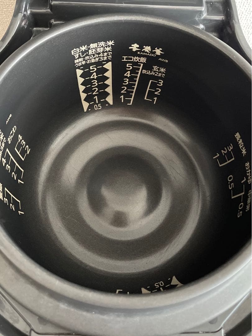 【美品】三菱炊飯器　本炭釜 5.5合NJ-AWB10-B ’22年製