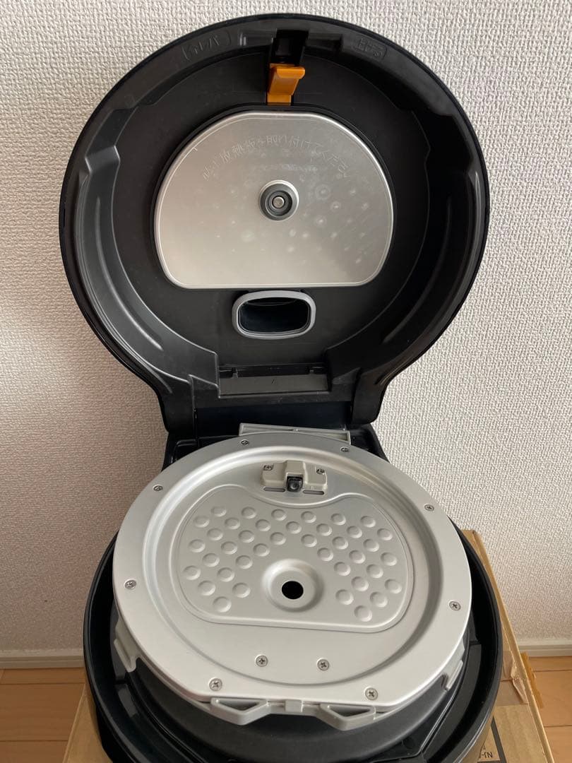 【美品】三菱炊飯器　本炭釜 5.5合NJ-AWB10-B ’22年製