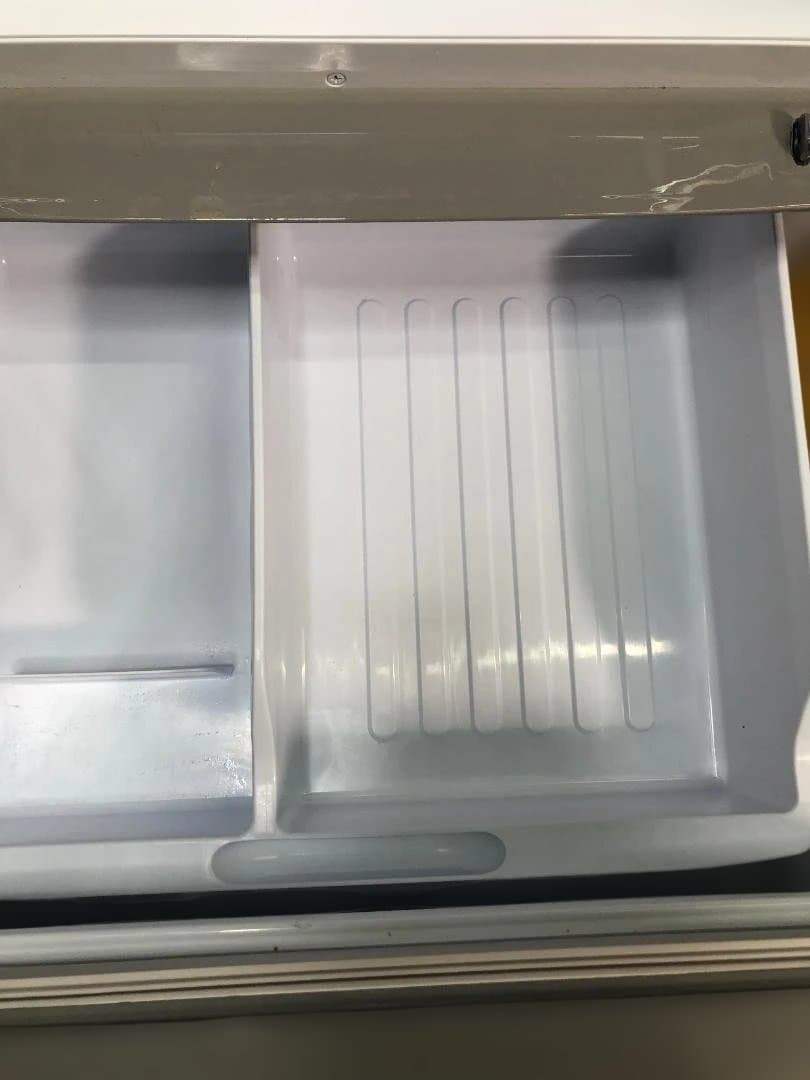 送料無料 美品 シャープ 冷蔵庫 2022年製 SJ-W356J 251123