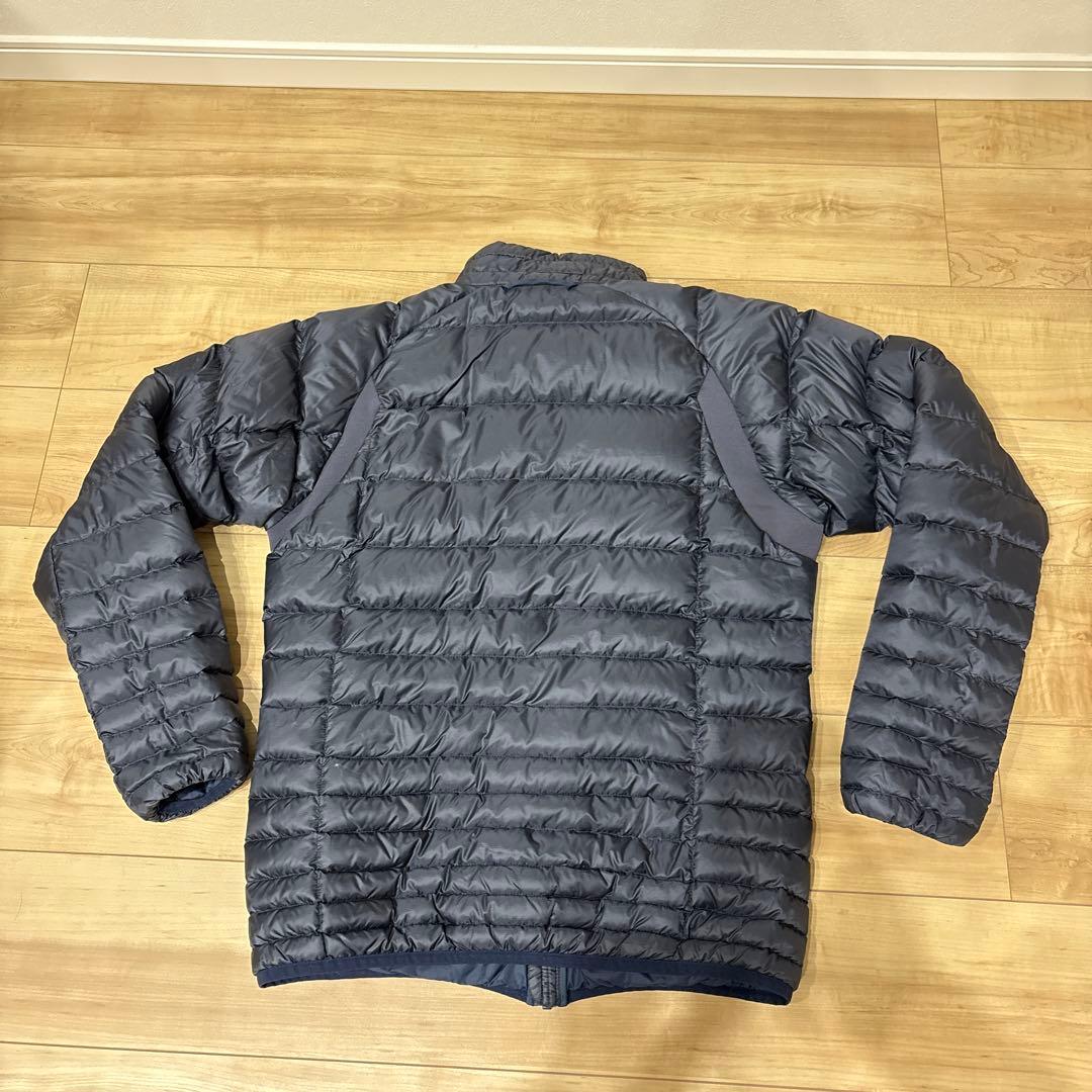 【美品】ホグロフス エッセンス ダウンジャケット メンズM（日本L相当）ネイビー