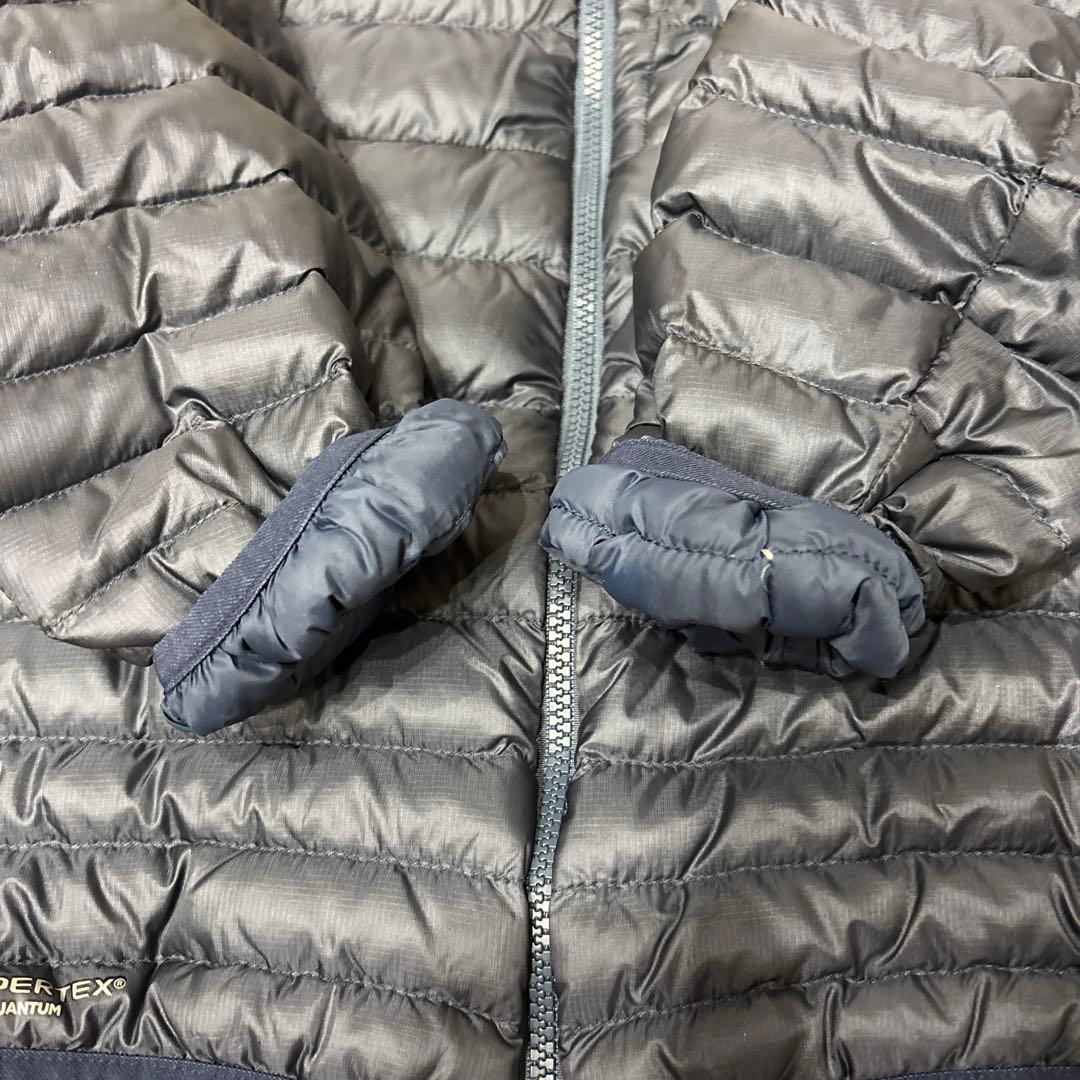 【美品】ホグロフス エッセンス ダウンジャケット メンズM（日本L相当）ネイビー