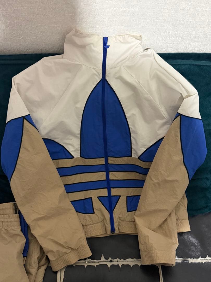 adidas ビッグトレフォイルナイロンジャケットセットアップ　値下げ⚪︎