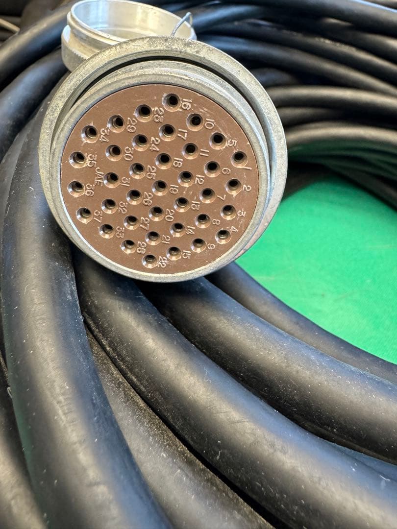 特殊ケーブル　キャップ芯数は37本　約53m