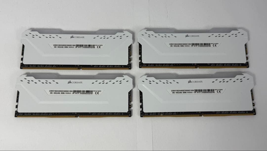 CORSAIR メモリー ddr4 3200 8GB 4枚セット 合計32GB