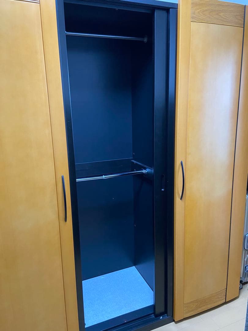 木目調クローゼット ミラー扉付き