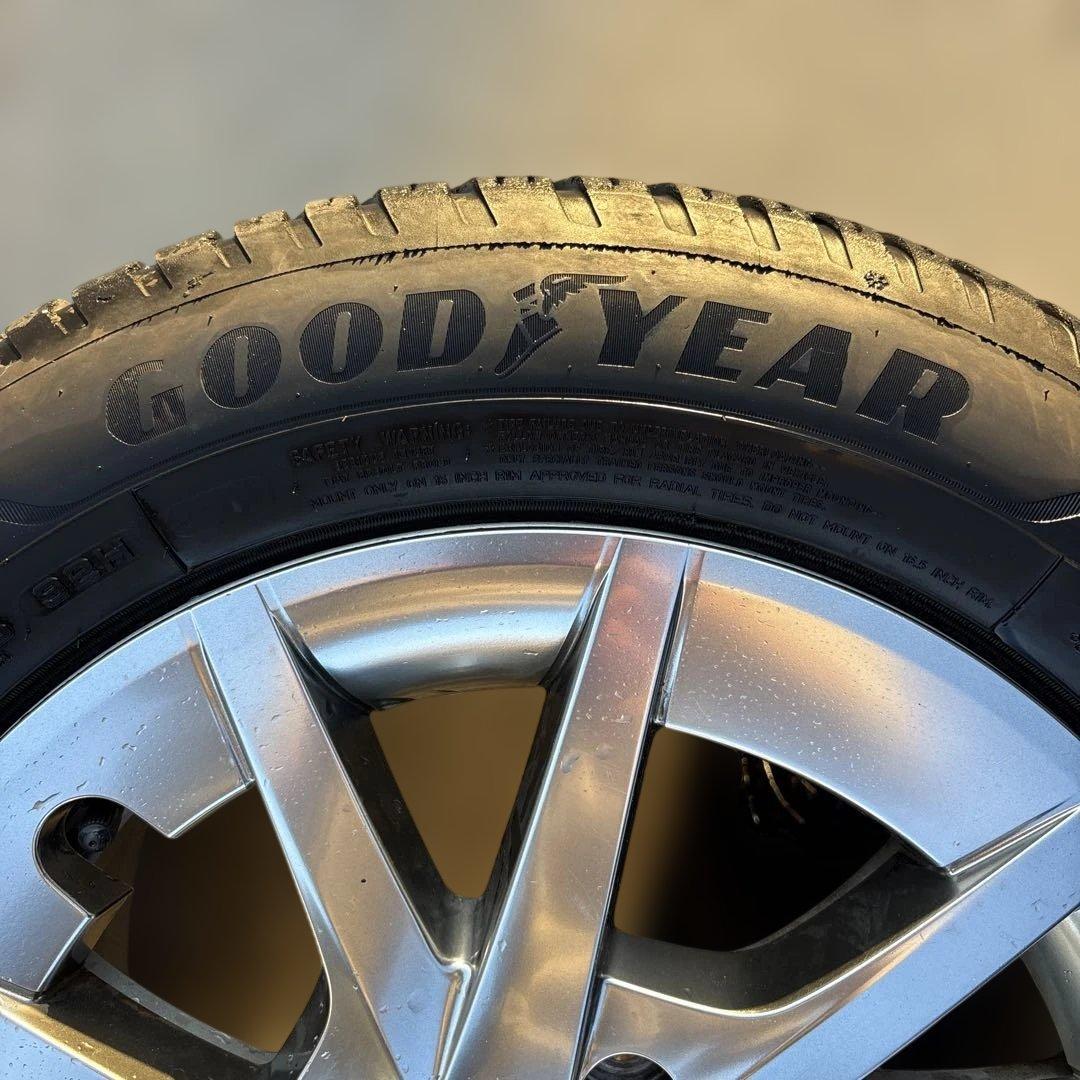 トヨタ　プリウスα純正　オールシーズンタイヤホイールセット 205/60R16