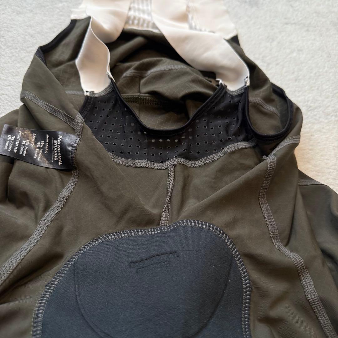 PAS NORMAL STUDIOS ビブタイツ カーキ　グリーン