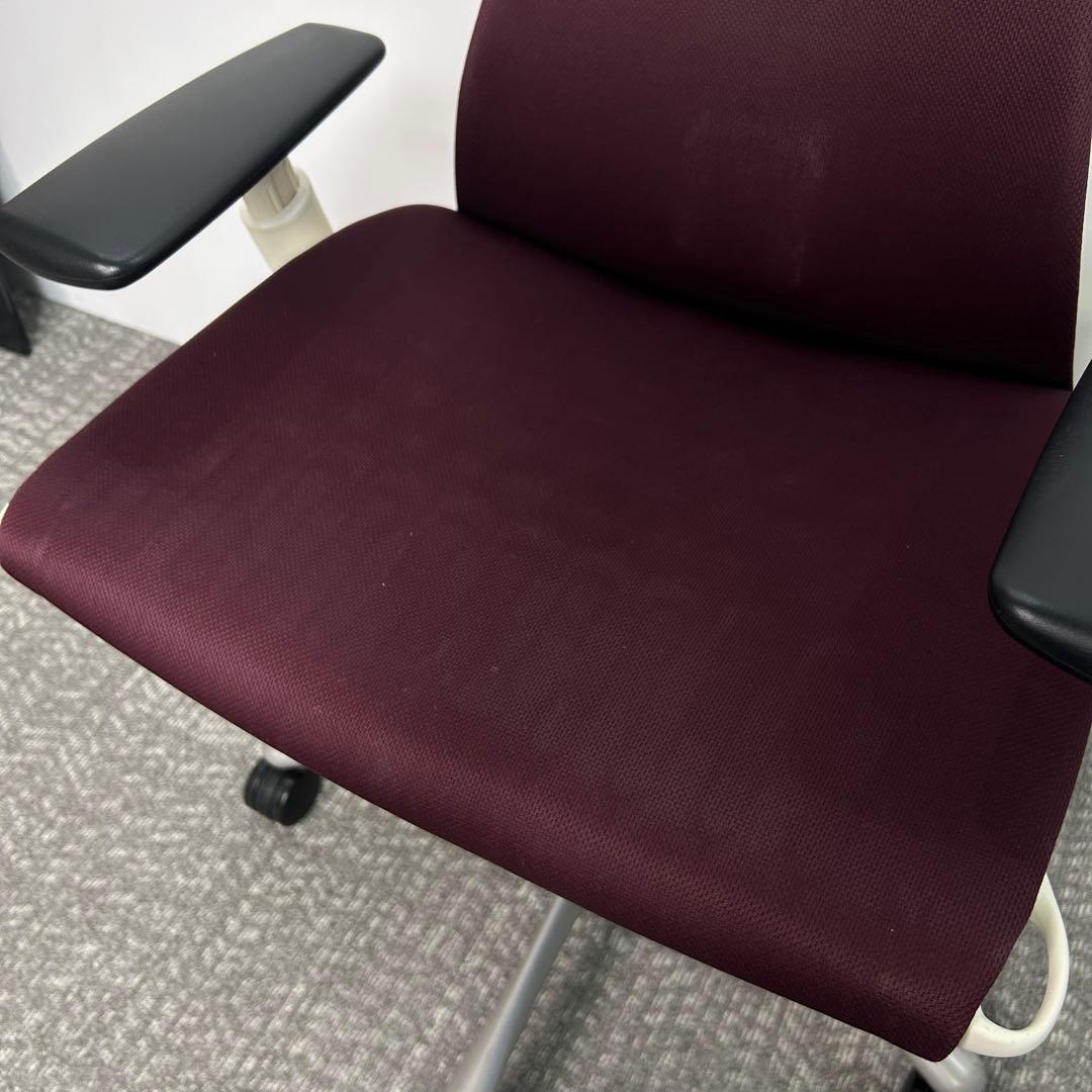①エンボディチェア ハーマンミラー ホワイト Embody えんじ色系