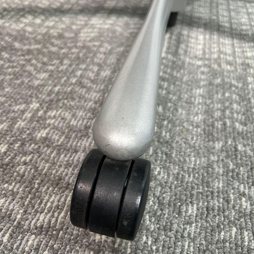 ①エンボディチェア ハーマンミラー ホワイト Embody えんじ色系