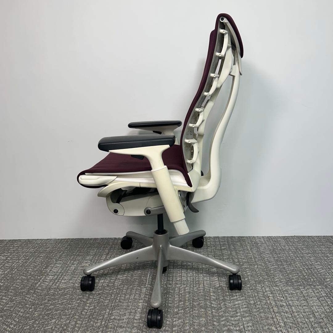 ①エンボディチェア ハーマンミラー ホワイト Embody えんじ色系