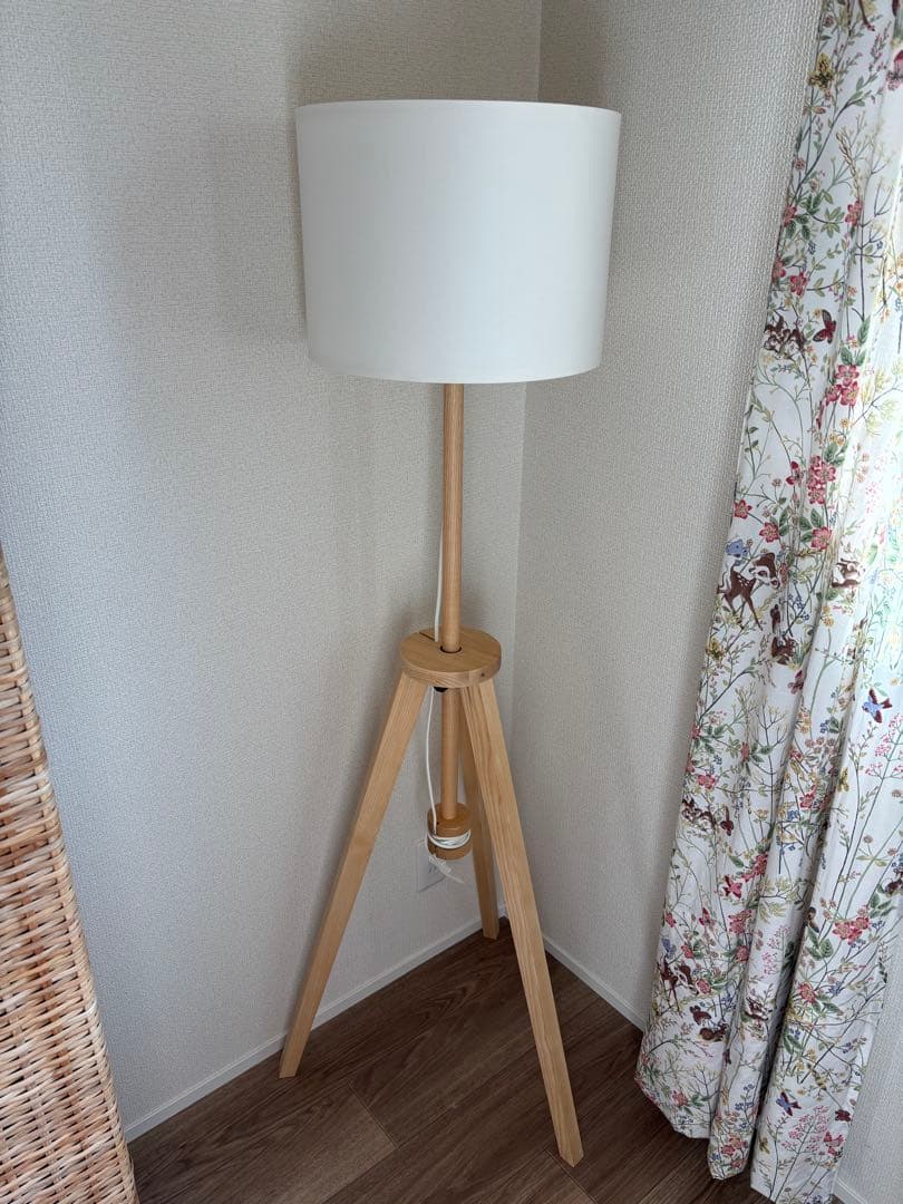 IKEA LAUTERS 木製トライポッドフロアスタンドライト