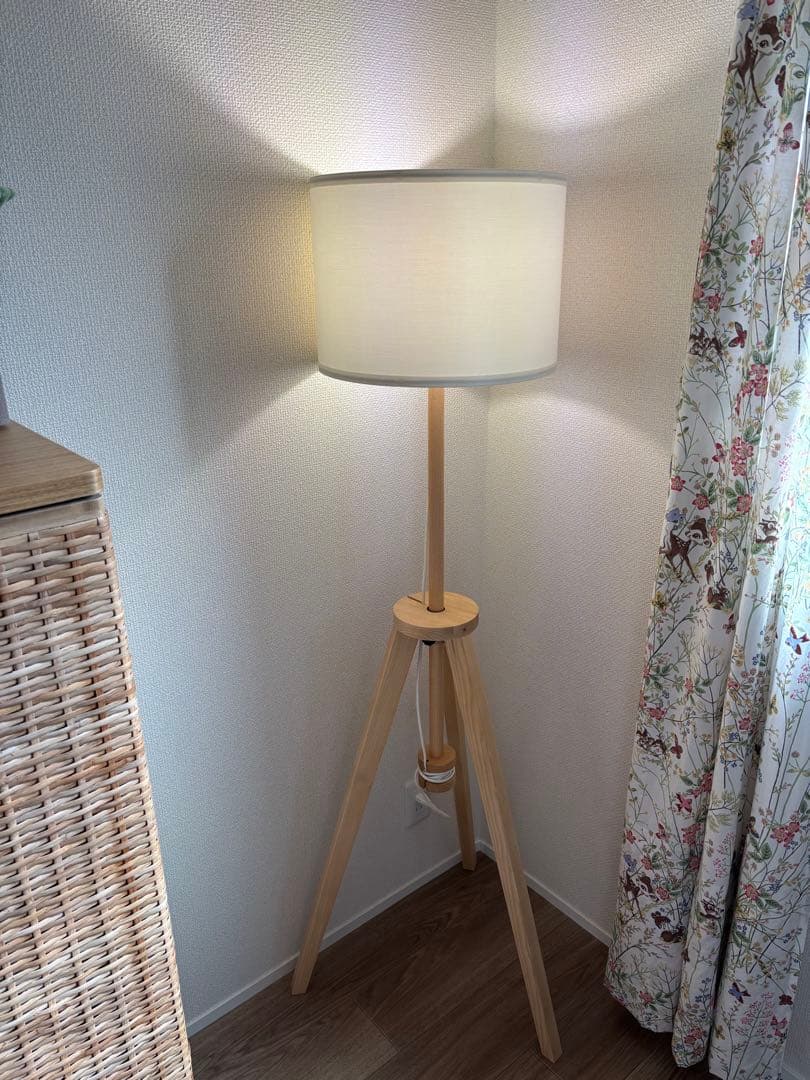 IKEA LAUTERS 木製トライポッドフロアスタンドライト