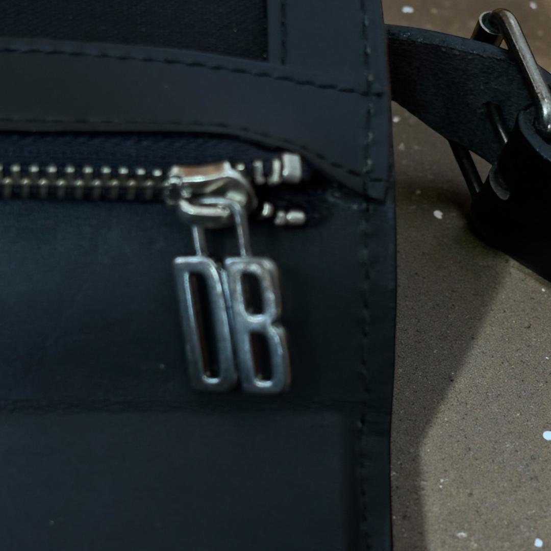 本人期【DIRK BIKKEMBERGS／ビッケンバーグ】レザーショルダーバッグ