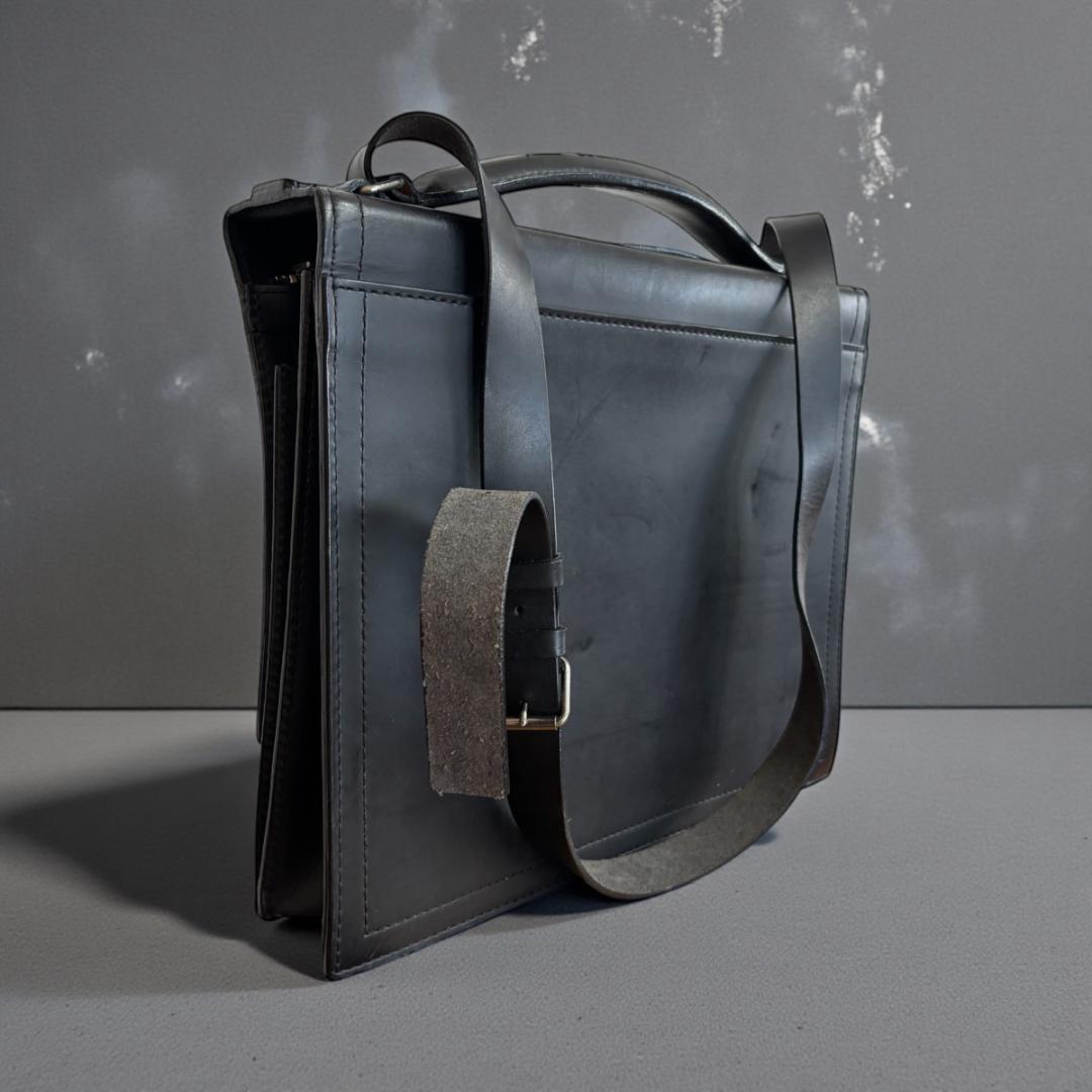 本人期【DIRK BIKKEMBERGS／ビッケンバーグ】レザーショルダーバッグ