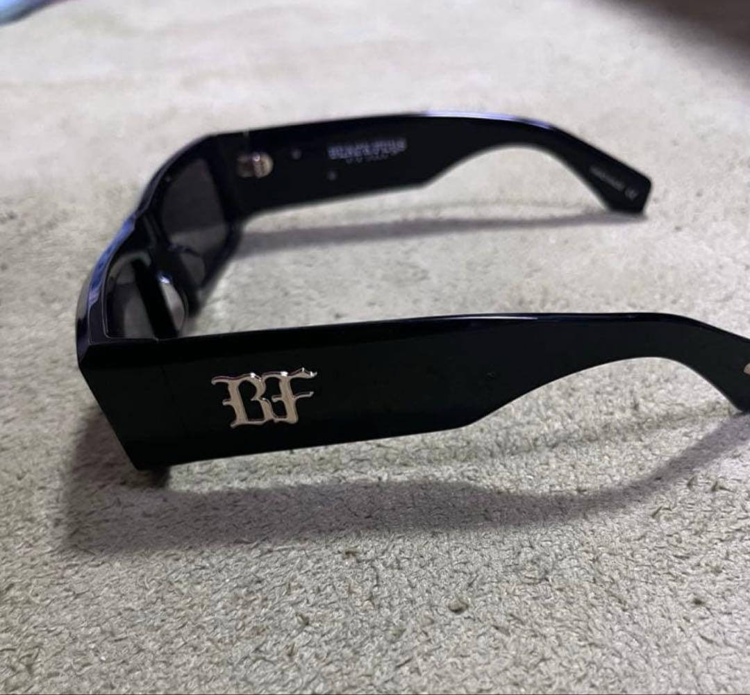 し*す様 BLACK FLYS サングラス