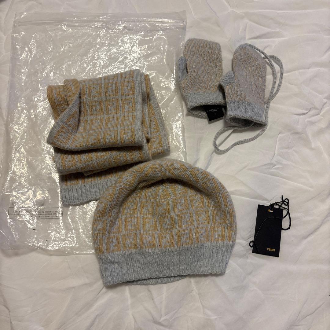 FENDI フェンディ　ベビー　マフラー　ニット帽　手袋　セット　水色