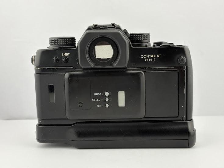 ★美品 訳アリ★コンタックス ST ボディ / バッテリーホルダー p-7