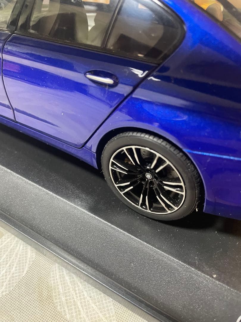  M5 ミニカー 1/18 スケール 青