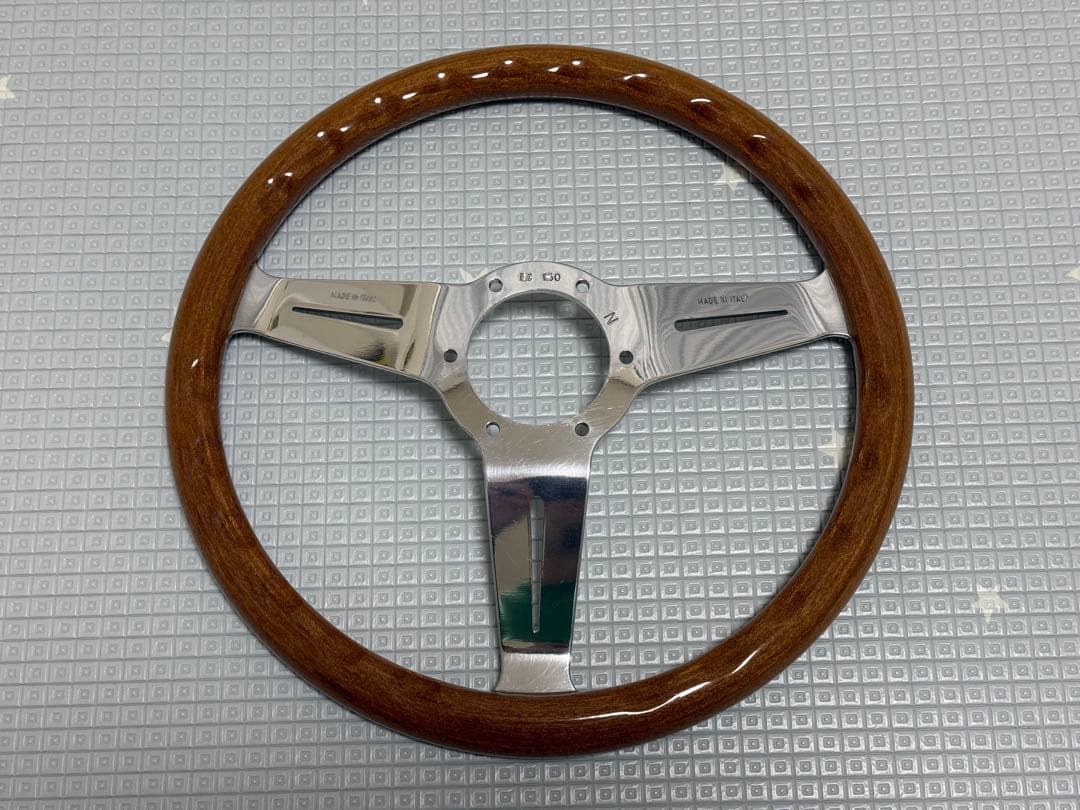 ナルディ クラシック ウッドステアリング 33パイ 330mm