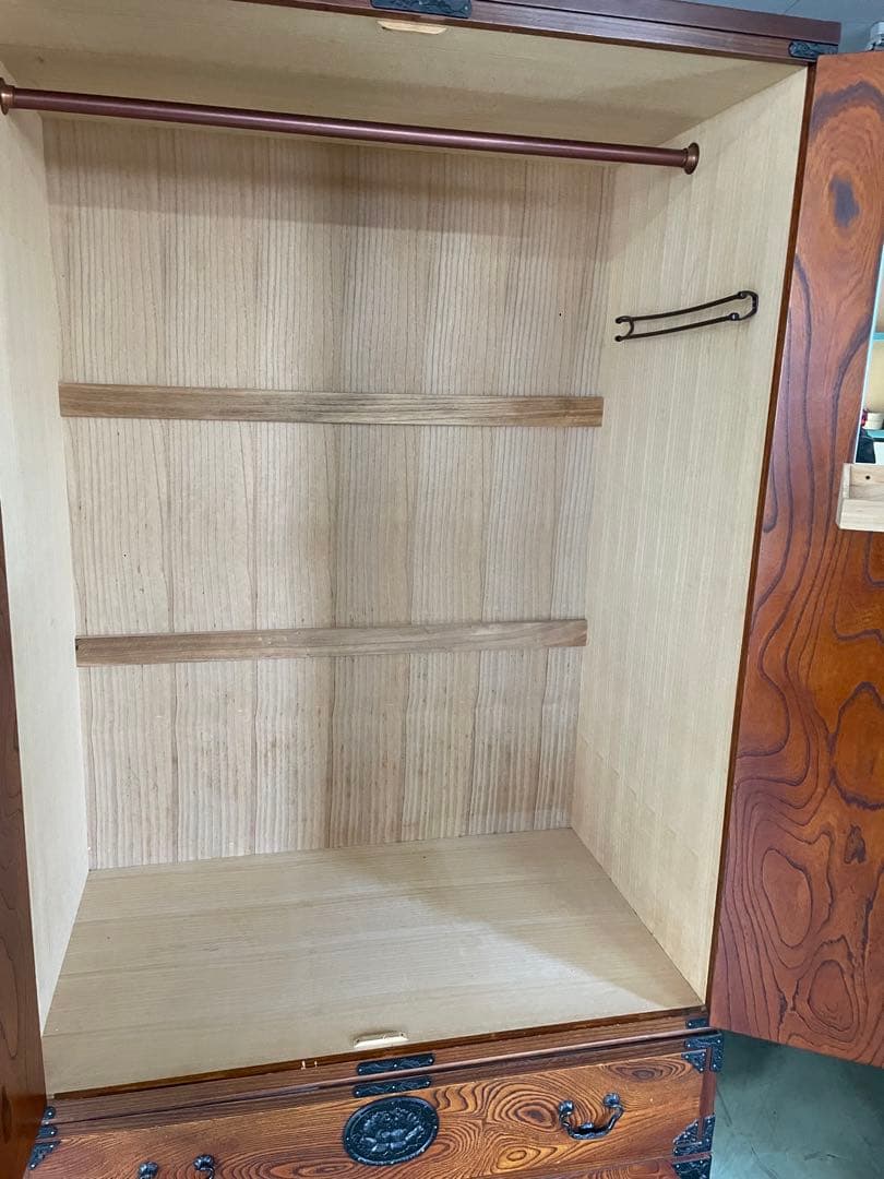 岩谷堂　洋服箪笥　みちのく8号　タンス 拭漆塗り　南部鉄器金具　牡丹紋様