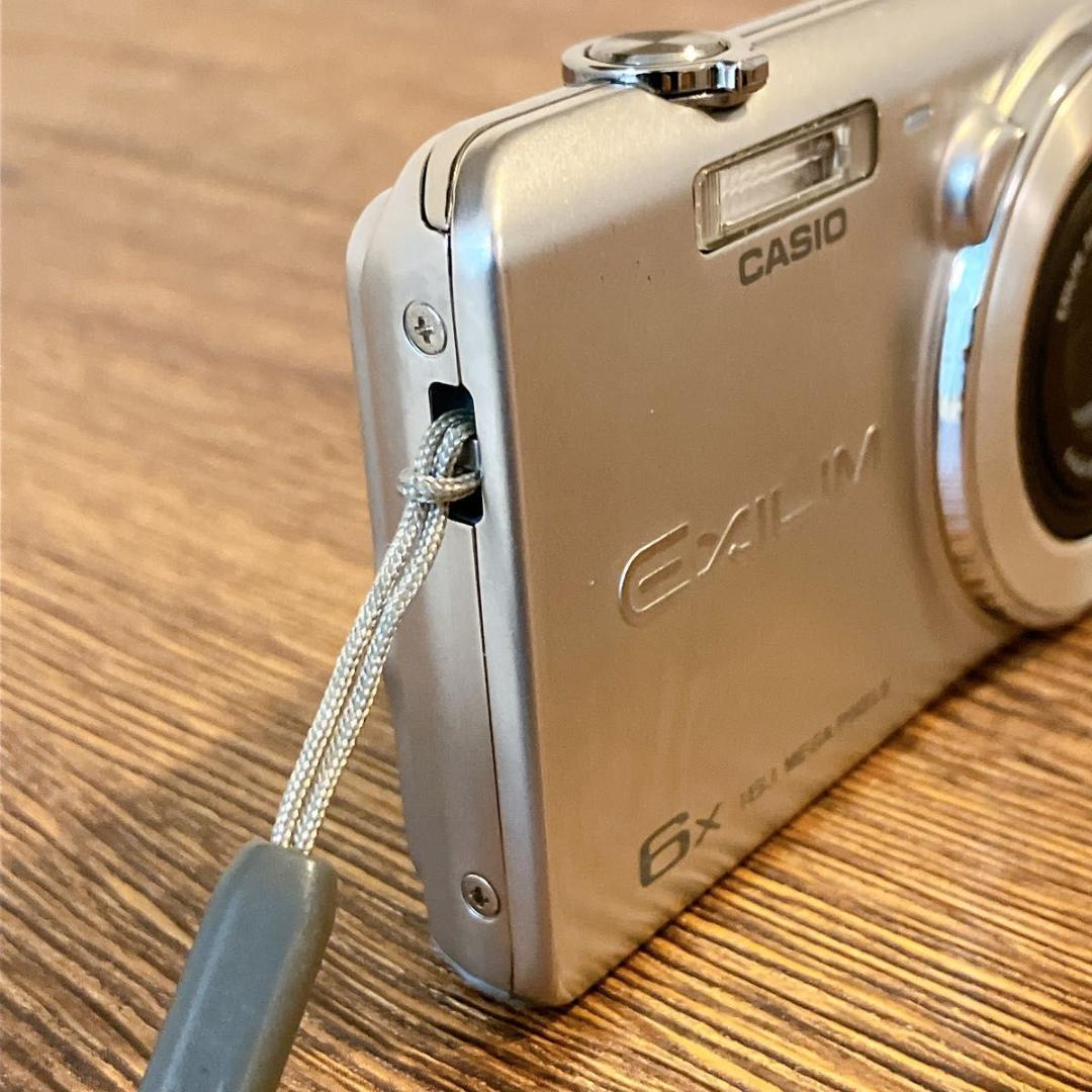 CASIO EXILIM EX-Z770 コンパクトデジタルカメラ　動作確認済