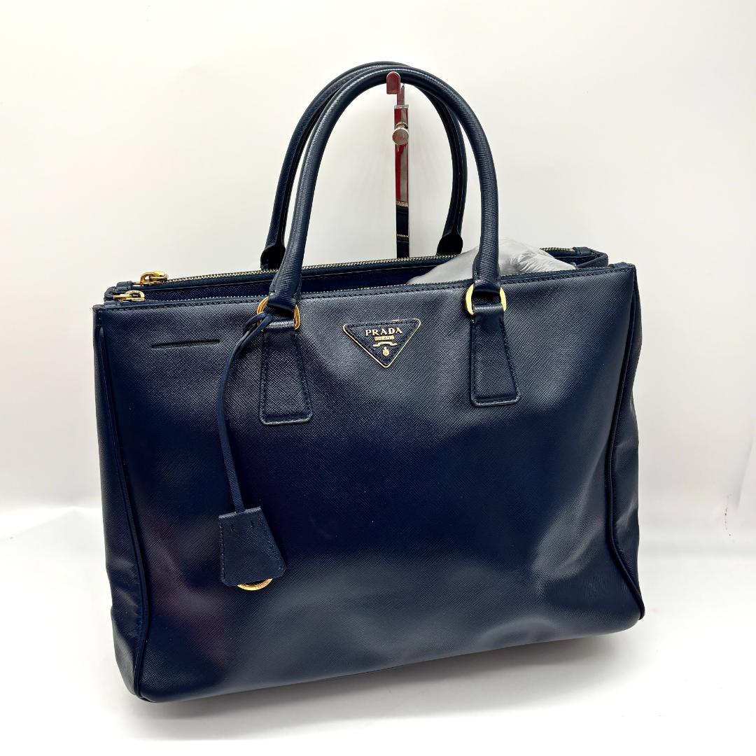 美品　PRADA ガレリア ミディアム（Mサイズ） サフィアーノ ネイビー