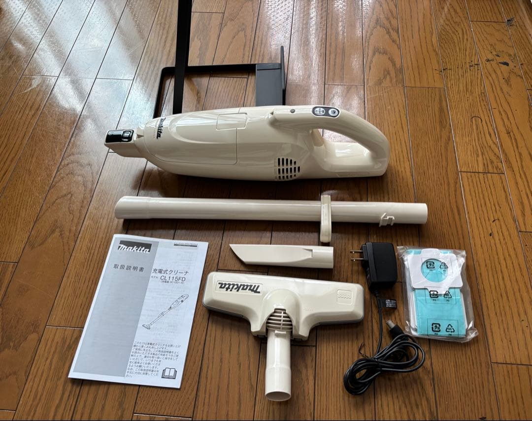 マキタ 充電式クリーナー コードレス 掃除機　CL115FDスタンド付　紙パック