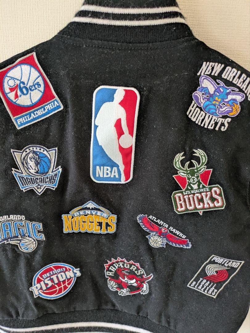 レア！NBA OFFICIAL ALL TEAM ジャケット　3T