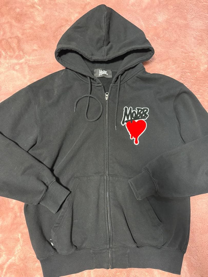 MOBB ブラックパーカー ハートデザイン