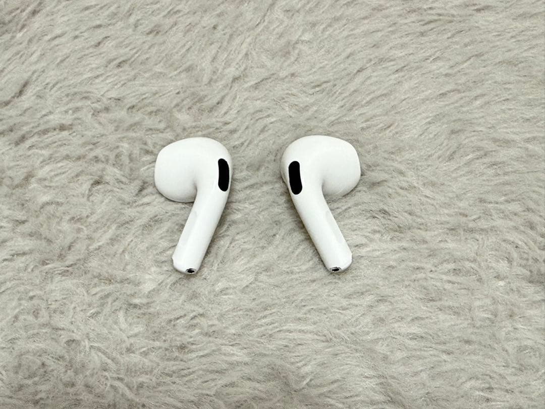 Apple AirPods4（アクティブノイズキャンセリング搭載）