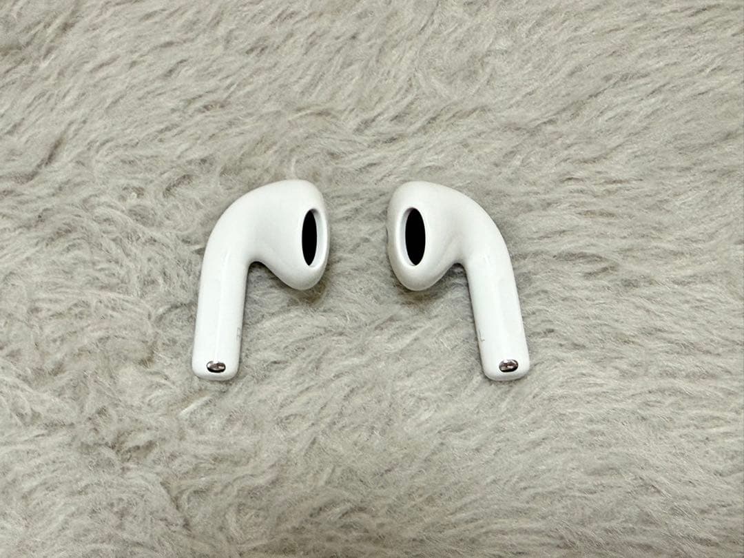 Apple AirPods4（アクティブノイズキャンセリング搭載）
