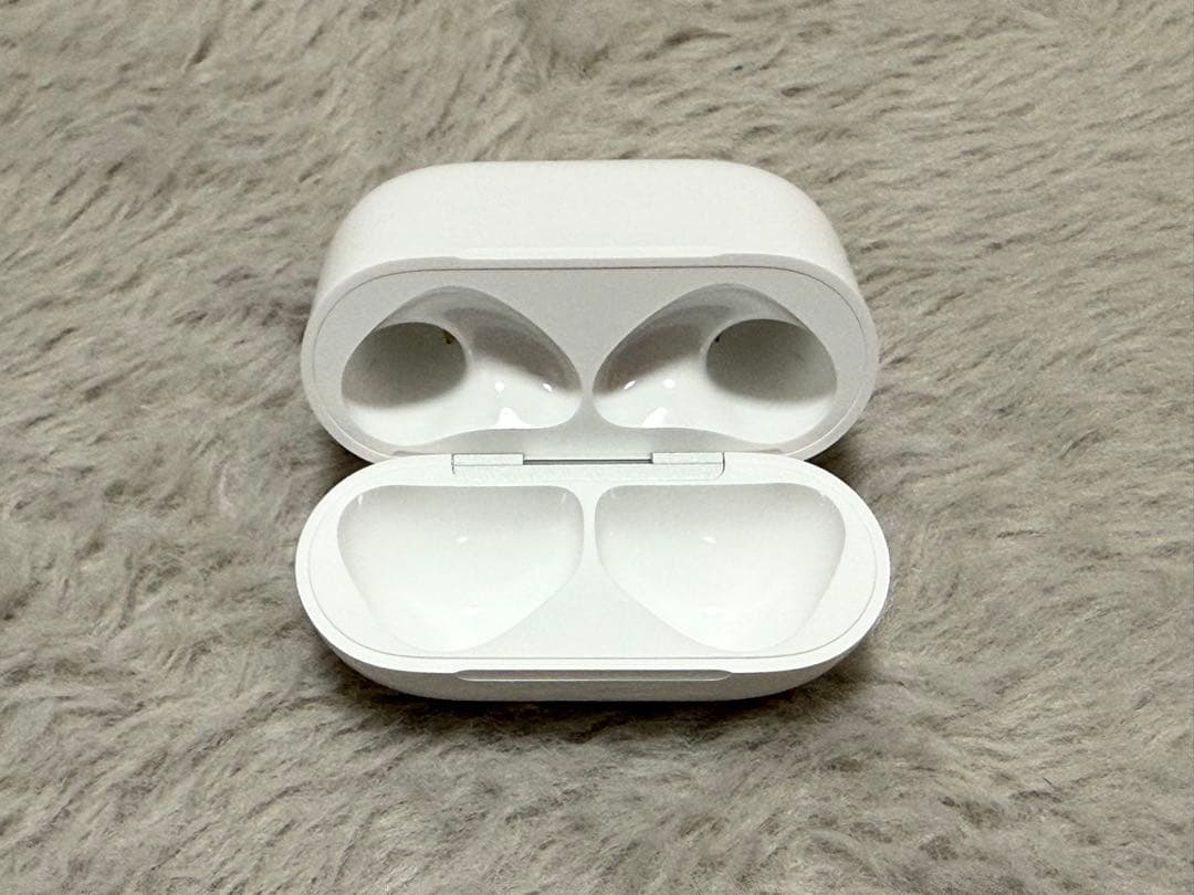 Apple AirPods4（アクティブノイズキャンセリング搭載）