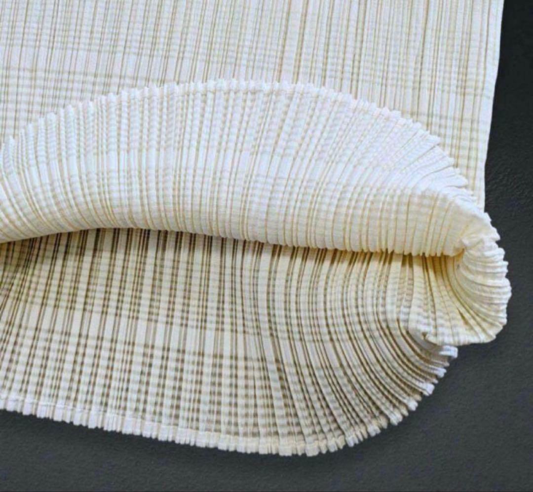美品【PLEATS PLEASE】イッセイミヤケ　アイボリー　半袖カットソー　3