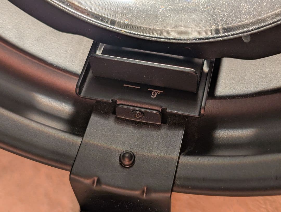 ①American DJ PAR Z100 3K スポットライト