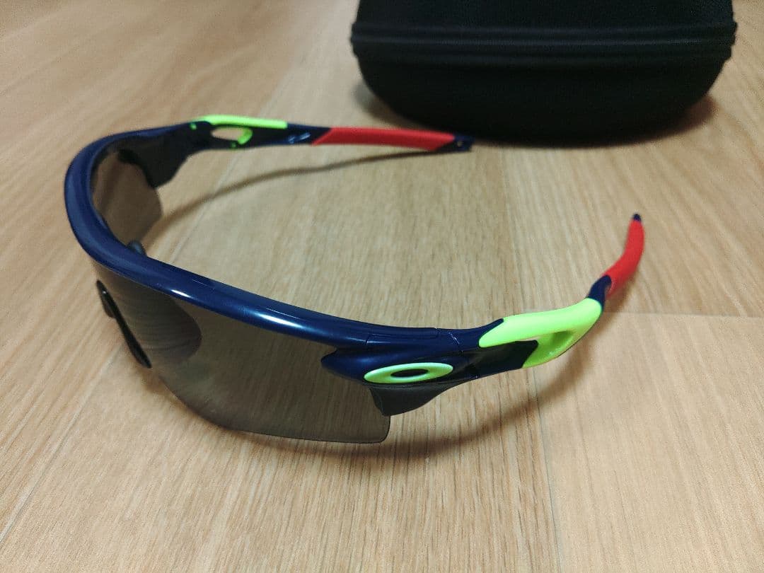 オークリー　サングラス　レーダーロック パス　ヤクルトスワローズ　野球　プリズム