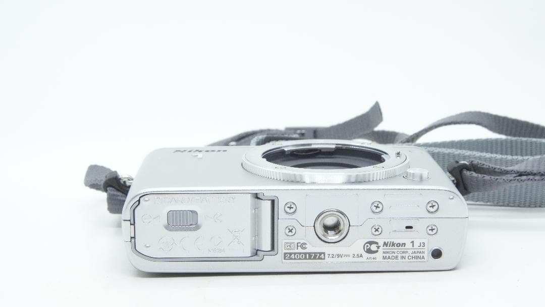 【Y3055】 Nikon 1 J3 シルバー 箱あり ニコン